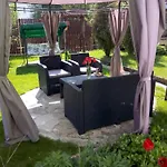 Cozy Niya , до боровец , двор и барбекю