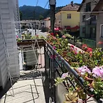 Cozy Niya , до боровец , двор и барбекю