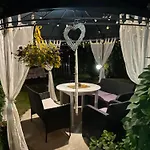 Affittacamere Cozy Niya , до боровец , двор и барбекю