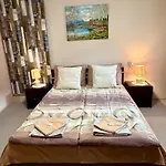 Cozy Niya , до боровец , двор и барбекю