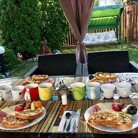 Gasthof Cozy Niya , до боровец , двор и барбекю 3*